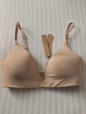 SKIMS Wireless Form Lightly Lined Bra Size:32C Clay